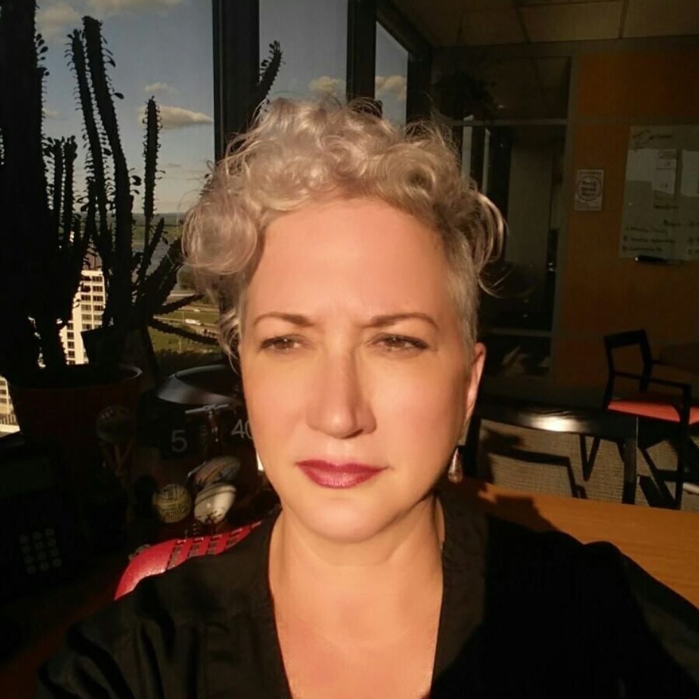 Meet your Posher, Leslie